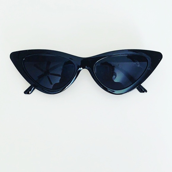 Accessories - Cat Eye Sunglasses in Black
